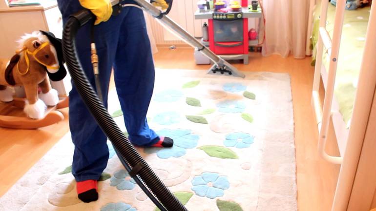 Почистить ковёр в домашних условиях