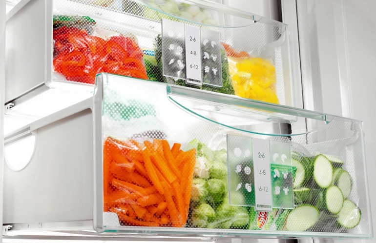 Ящик для овощей в холодильнике