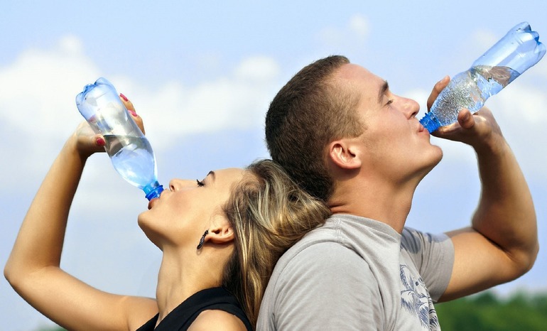 Питьевая вода может помочь уменьшить запах тела. 