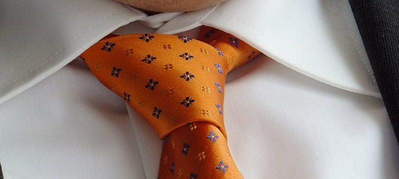Как правильно постирать галстук