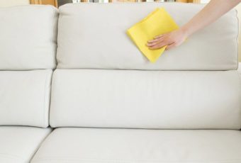 Как почистить диван из натуральной кожи