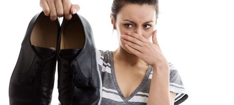 Как избавиться от неприятного запаха в обуви