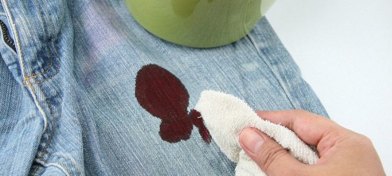 Как отстирать и вывести пятна крови на джинсах