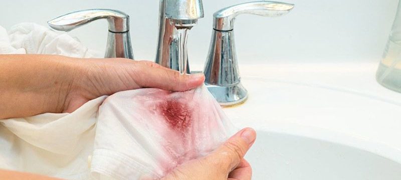 Как эффективно отстирать пятна крови с одежды