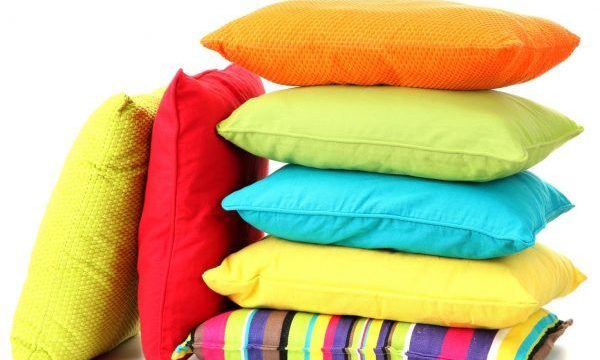 Как стирать подушки в домашних условиях