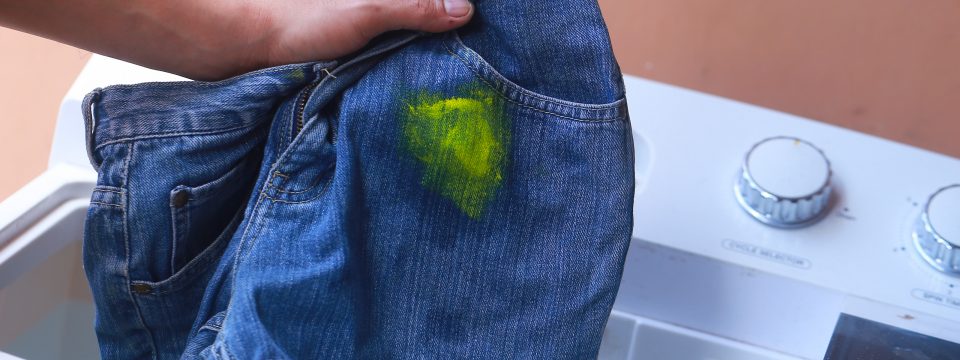Как отстирать краску с джинсов в домашних условиях