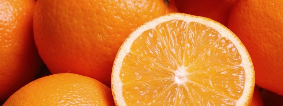 Как удалить пятна от апельсина с белой одежды