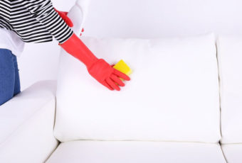Как почистить диван в домашних условиях от пятен