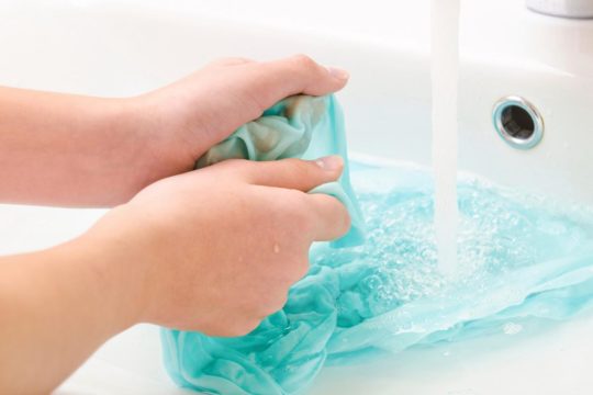 Как стирать порошком руками