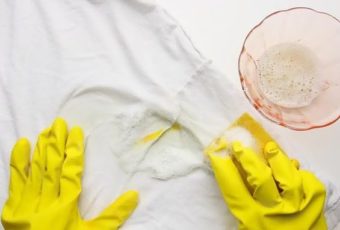 Как вывести желтые пятна с белой одежды в домашних условиях: от пота под мышками