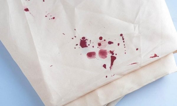 Как убрать пятна крови с белой одежды?