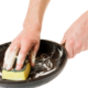 Как легко очистить посуду от копоти и старого жира в домашних условиях