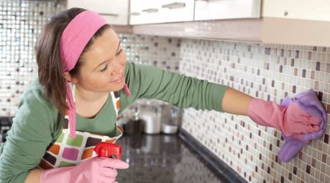 Как отмыть кухонный гарнитур от жира в 2 минуты — 10 проверенных способов