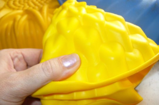 Как отмыть силиконовые формы для выпечки от масла