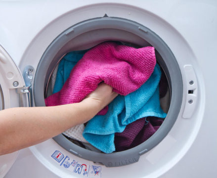 Можно ли в стиральной машине стирать резиновый коврик