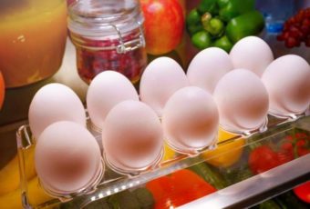 Как правильно хранить куриные яйца в домашних условиях