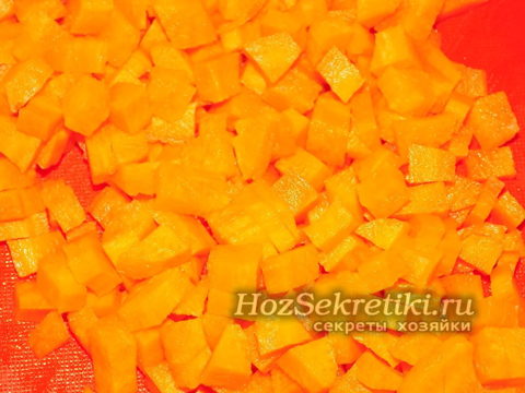 морковь нарезать кубиками