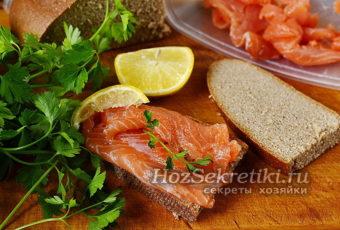 Соленые хребты красной рыбы — вкусное и недорогое лакомство