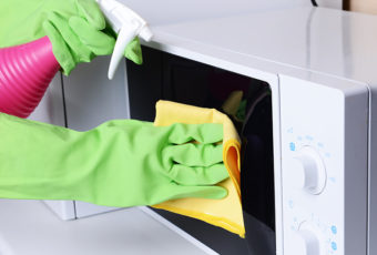 4 способа идеально очистить микроволновку