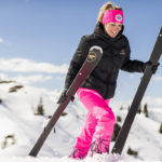 девушка с лыжами