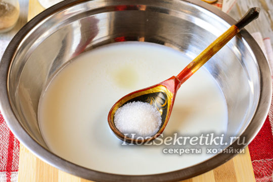 добавить в кефир сахар и соль