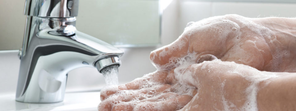 Почему стоит отказаться от жидкого мыла