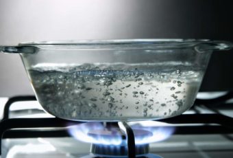 Что случится, если в кипяченую воду добавить сырую, и можно ли так пить?