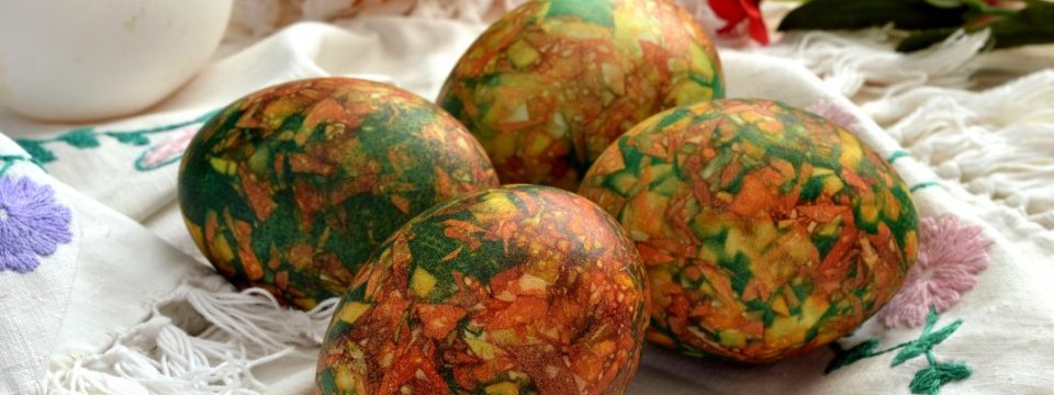 Способы окрашивания яиц с помощью луковой шелухи: рецепты и советы по окраске